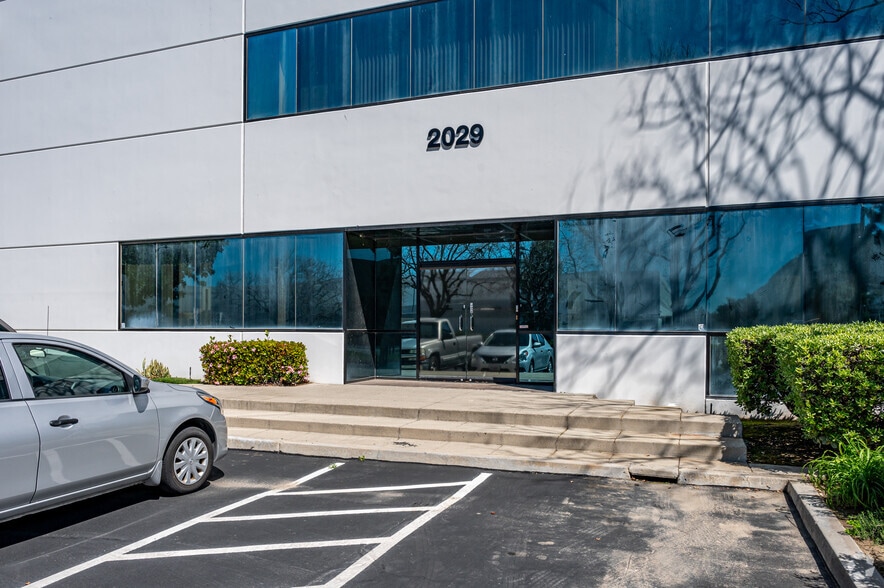 2019-2029 S Business Pky, Ontario, CA à louer - Photo du bâtiment - Image 2 de 7