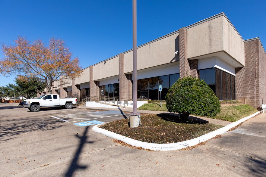 16155 Park Row, Houston, TX à louer - Photo du bâtiment - Image 3 de 8