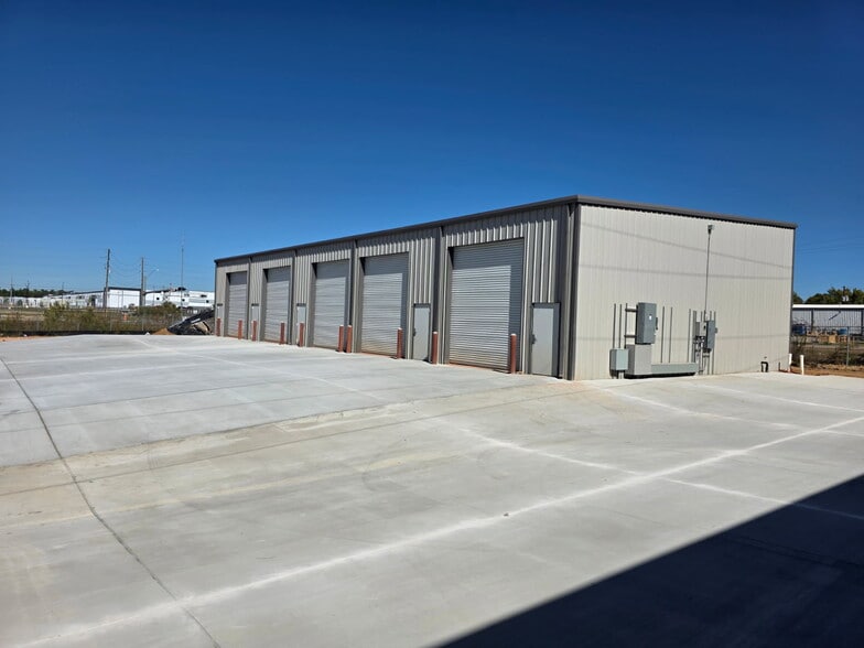 200 Porter Rd, Conroe, TX for lease - Building Photo - Image 3 of 10