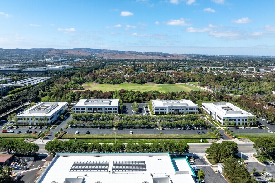 6400 Oak Canyon, Irvine, CA à louer - Aérien - Image 2 de 6