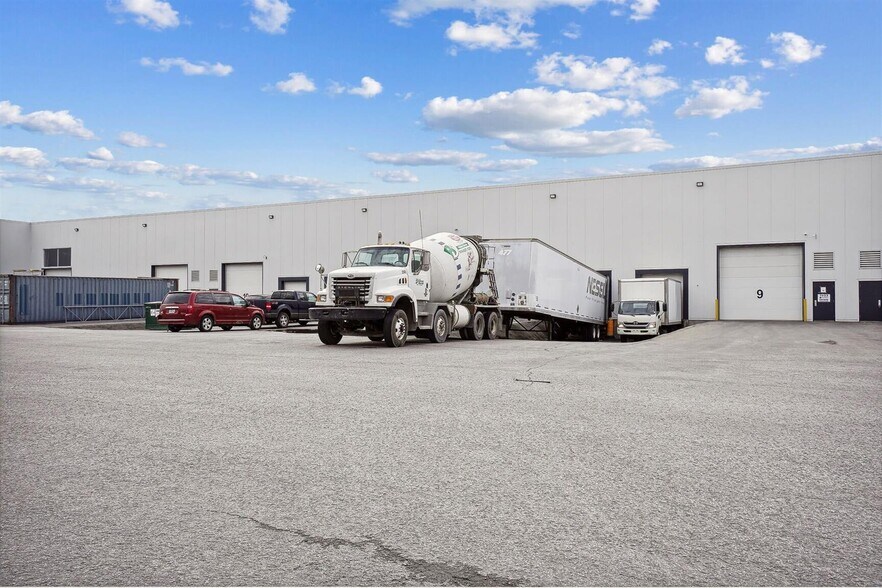 1015-1037 Rue Des Forges, Terrebonne, QC for lease - Building Photo - Image 3 of 8