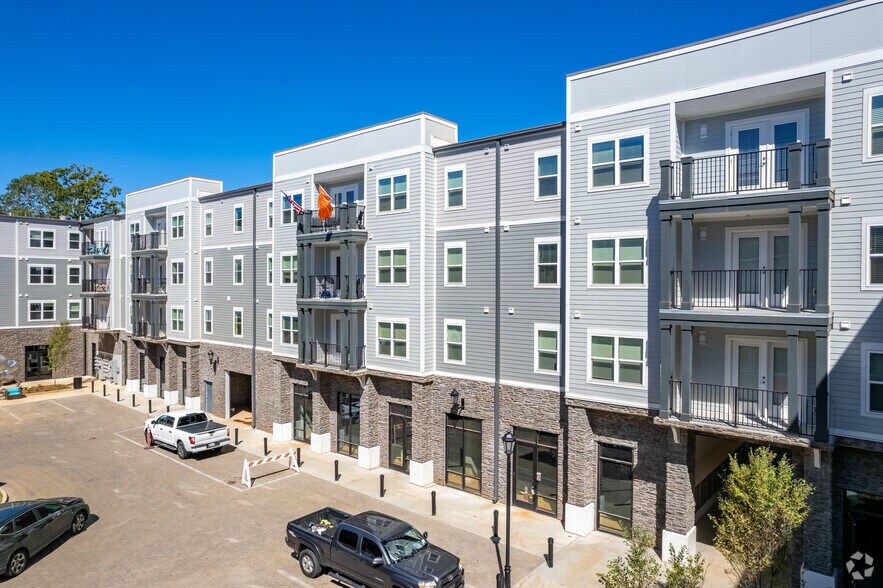 894 Tiger Blvd, Clemson, SC à louer - Photo du bâtiment - Image 3 de 52