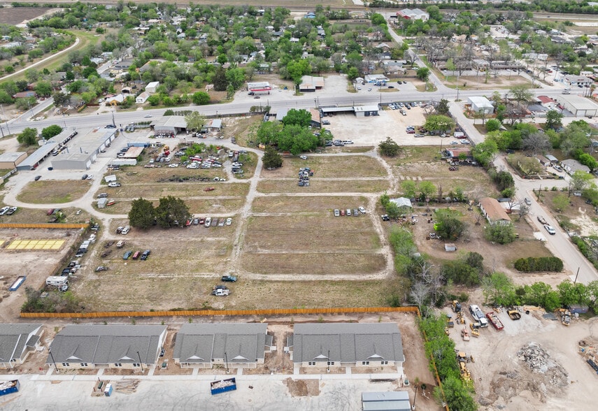 955 W Kingsbury St, Seguin, TX for sale - Aerial - Image 3 of 7