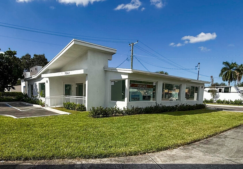 7061 Taft St, Hollywood, FL for sale - Building Photo - Image 3 of 14