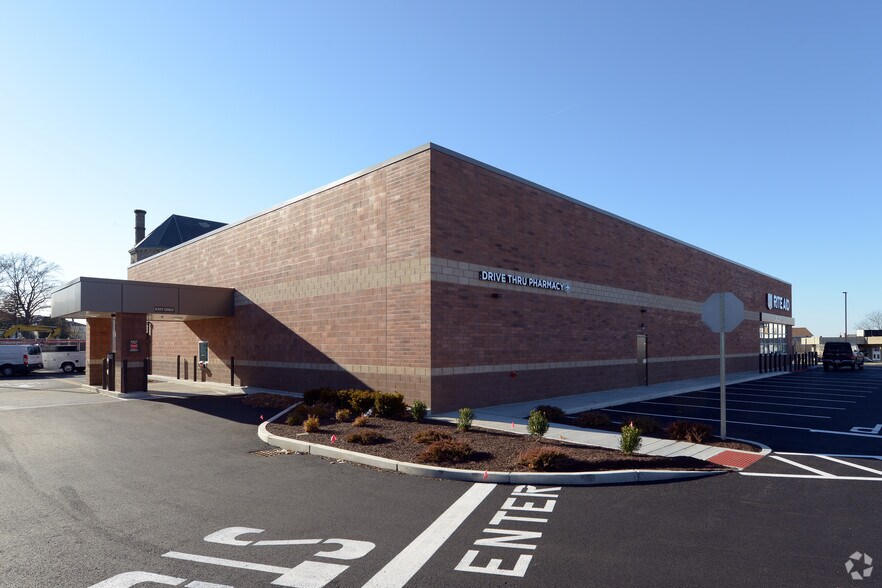 1512 S Main St, Fall River, MA à louer - Photo du bâtiment - Image 3 de 5