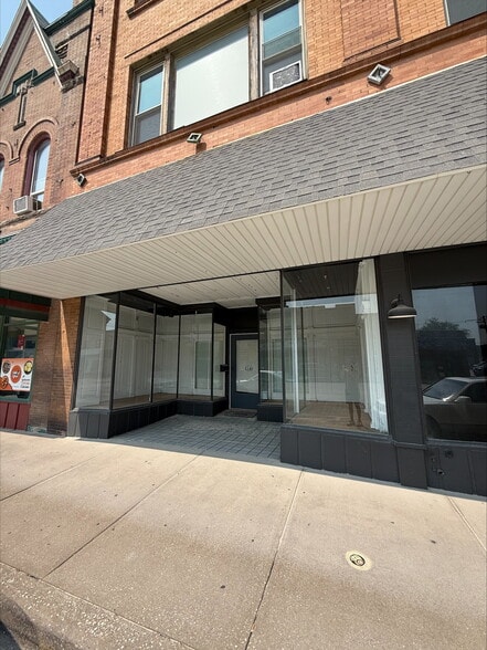 216 S Main St, Monmouth, IL for lease - Primary Photo - Image 1 of 27