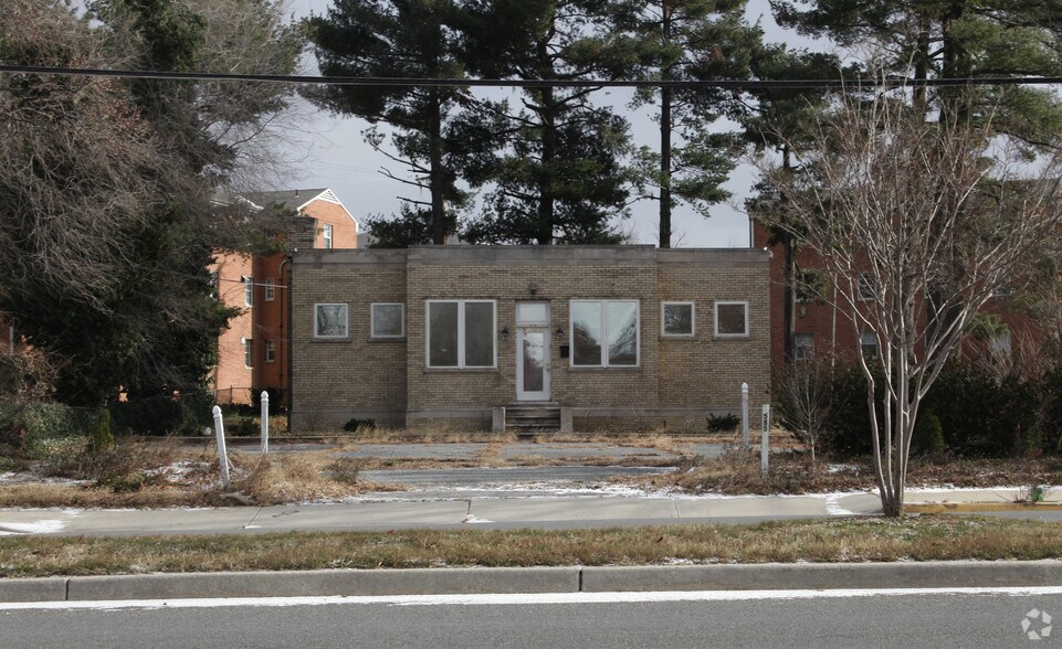 5855 Ager Rd, Hyattsville, MD à vendre - Photo du bâtiment - Image 2 de 2