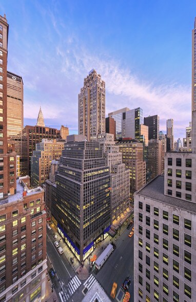 529 5th Ave, New York, NY à louer - Photo du bâtiment - Image 2 de 9