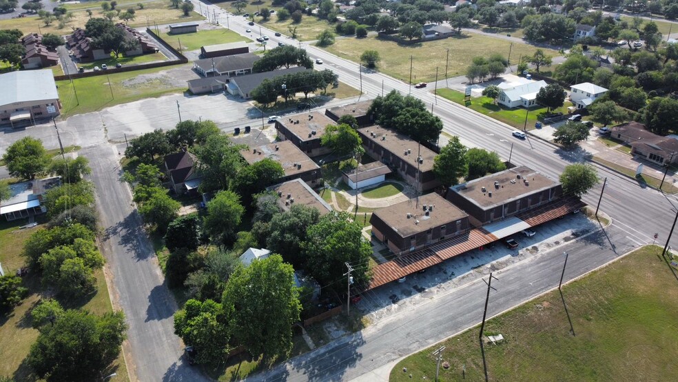 1200 E Houston St, Beeville, TX à vendre - Photo du b timent - Image 1 de 1