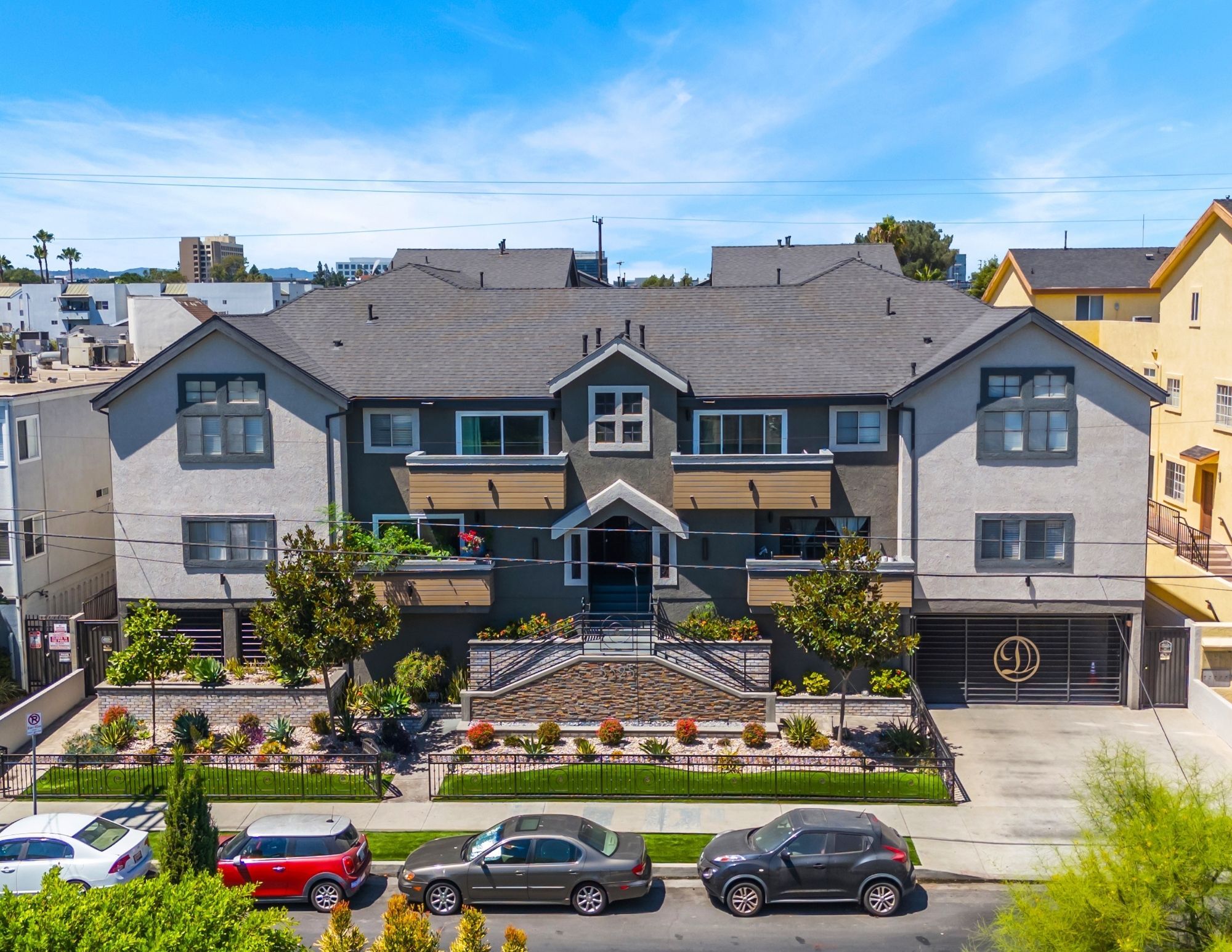 5325 Denny Ave, North Hollywood, CA à vendre Photo principale- Image 1 de 42