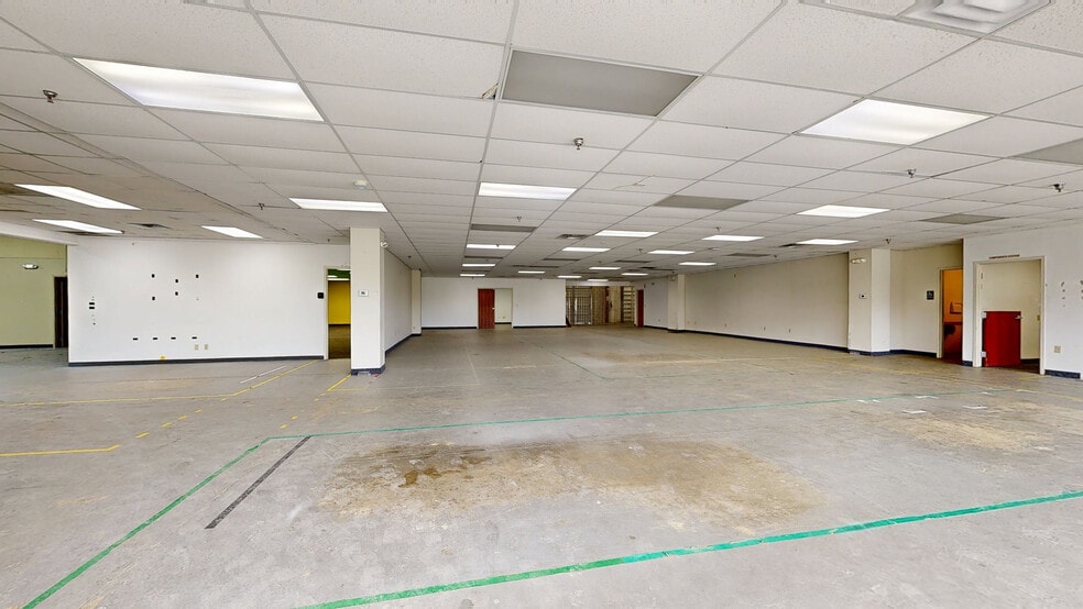 4400 Renaissance Pky, Warrensville Heights, OH à louer - Numérisation 3D de Matterport - Image 2 de 9