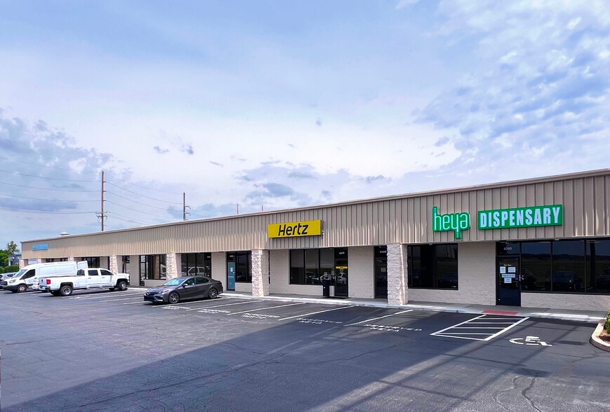 4300-4372 N Service Rd, Saint Peters, MO for lease - Building Photo - Image 2 of 12