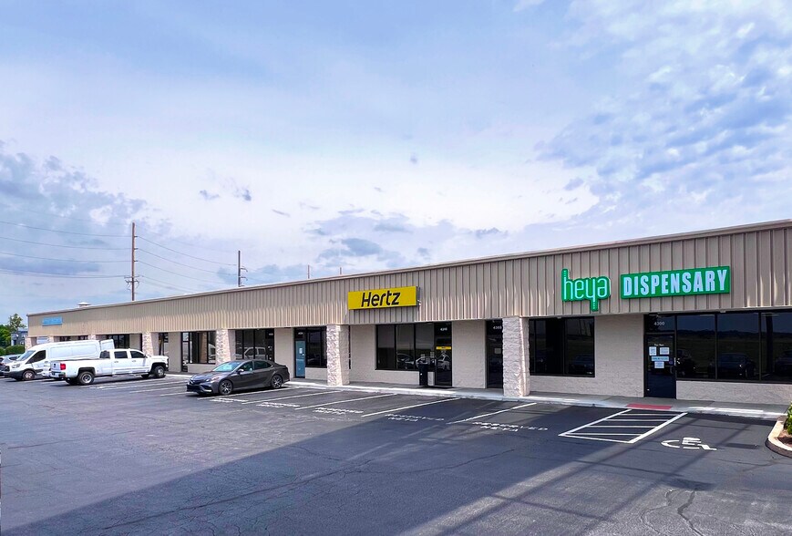 4300-4372 N Service Rd, Saint Peters, MO à louer - Photo du bâtiment - Image 2 de 12