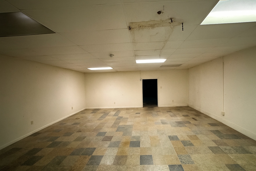 Units 8-12 Moss House, 1-7 Garman Rd, London for sale - Interior Photo - Image 3 of 5