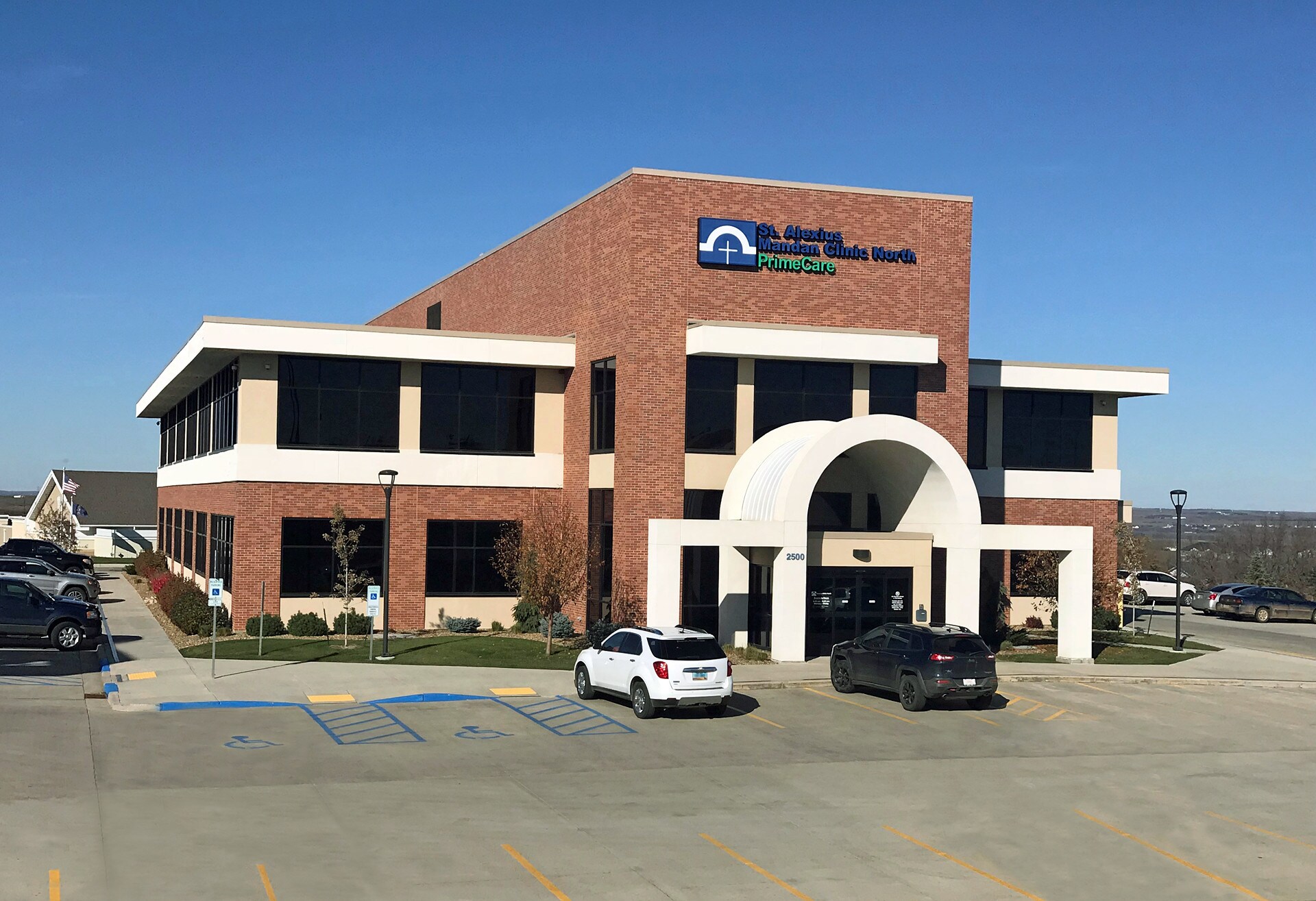 2500 Sunset Dr, Mandan, ND à louer Photo du bâtiment- Image 1 de 8