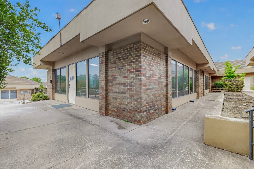8870 Business Park Dr, Austin, TX à louer - Photo du bâtiment - Image 3 de 20