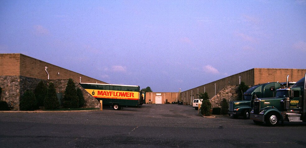 40 Aero Rd, Bohemia, NY à louer - Autre - Image 2 de 4