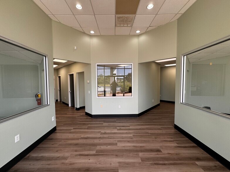 7780 Tara Blvd, Jonesboro, GA à vendre - Hall d’entrée - Image 2 de 5