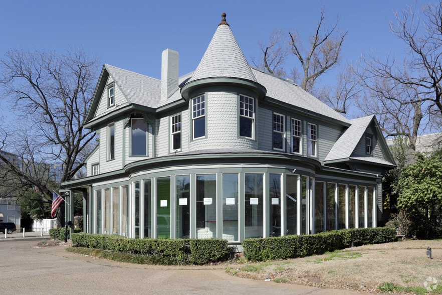 McKinney Courtyard - Prime Development portfolio of 4 properties for sale on LoopNet.ca - Building Photo - Image 2 of 8