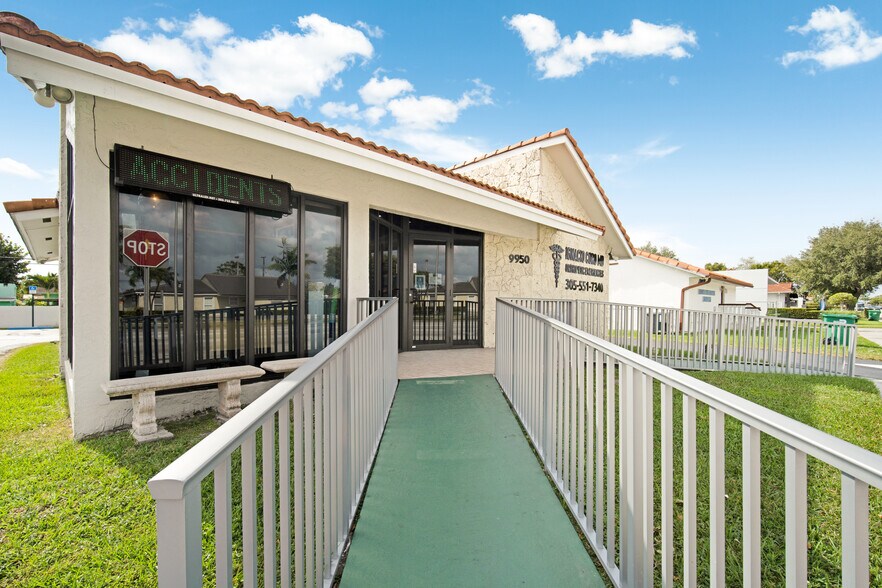 9950 40th St, Miami, FL à vendre - Photo du bâtiment - Image 3 de 31