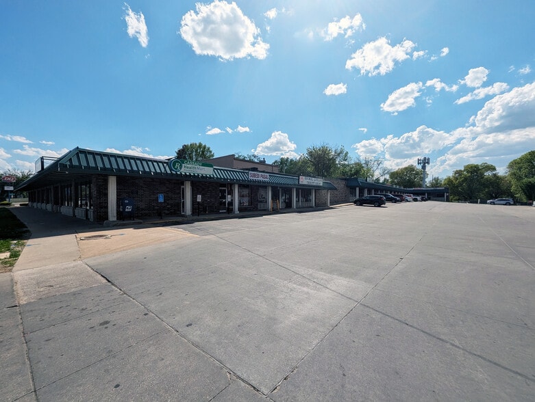 3218-3300 SW 9th St, Des Moines, IA for lease - Building Photo - Image 2 of 3