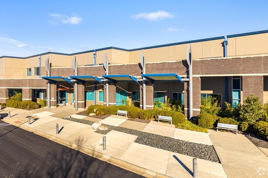 17000 W 119th St, Lenexa, KS à louer - Photo du bâtiment - Image 3 de 10
