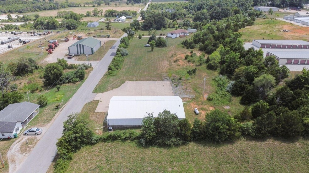 1845 Bluebird Rd, Cabool, MO for sale - Primary Photo - Image 1 of 1