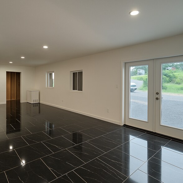 4980 Mobile Hwy, Pensacola, FL for sale - Building Photo - Image 2 of 8