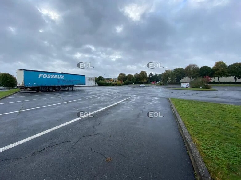 Land in Savigny-le-Temple for lease - Building Photo - Image 1 of 5