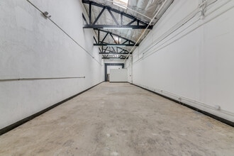 2023-2043 S Santa Fe Ave, Los Angeles, CA for lease Interior Photo- Image 2 of 12