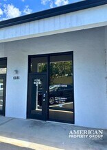 6111-6121 Clark Center Ave, Sarasota, FL à louer Photo du bâtiment- Image 1 de 3