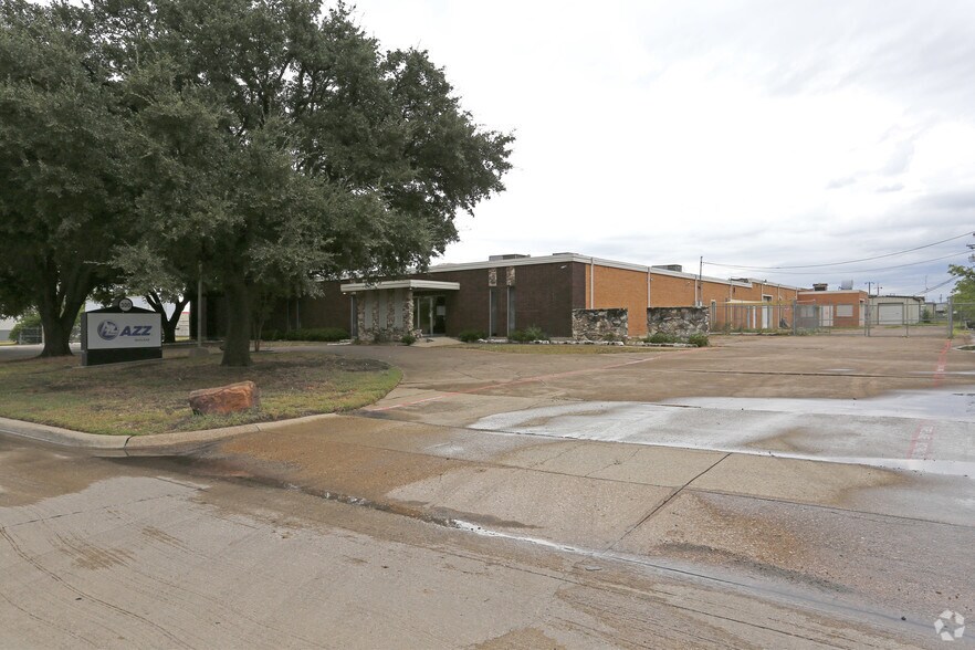 300 S Kirby St, Garland, TX à louer - Photo du bâtiment - Image 1 de 25