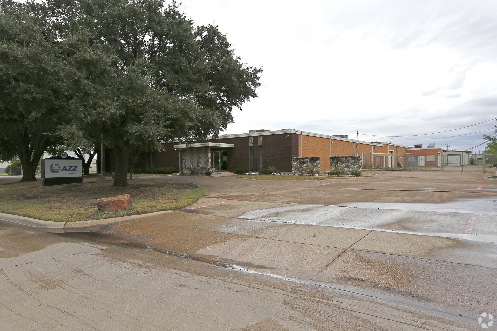 300 S Kirby St, Garland, TX for lease Building Photo- Image 1 of 26