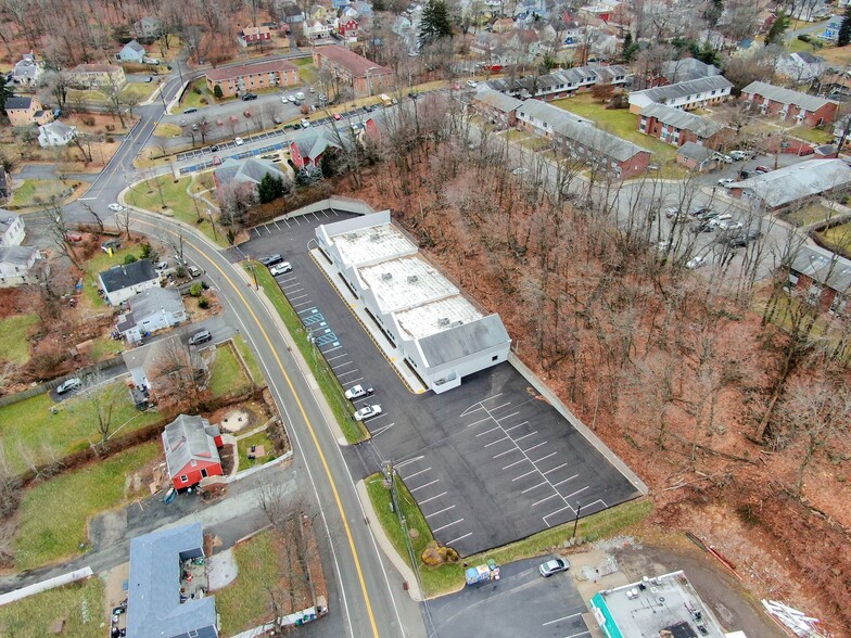 10 Waldron Ave, Nyack, NY à louer - Photo du bâtiment - Image 3 de 61