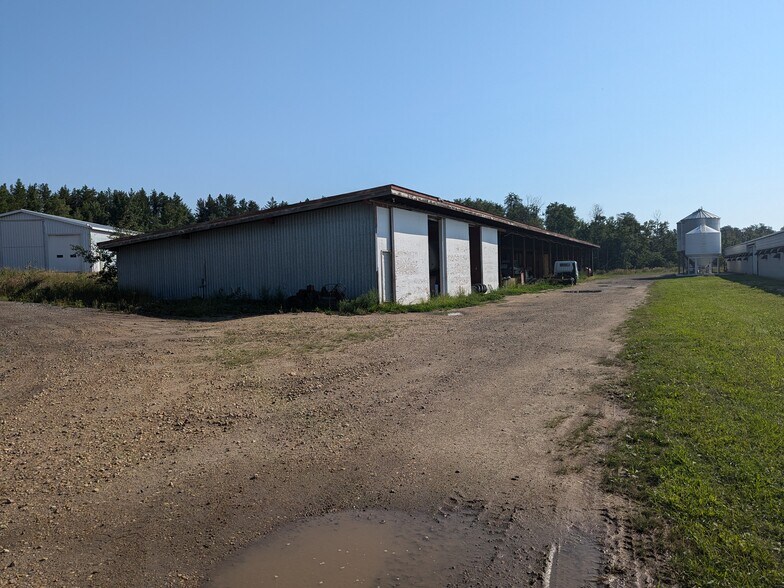 57120 AB-28, Sturgeon County, AB à vendre - Photo du bâtiment - Image 3 de 18