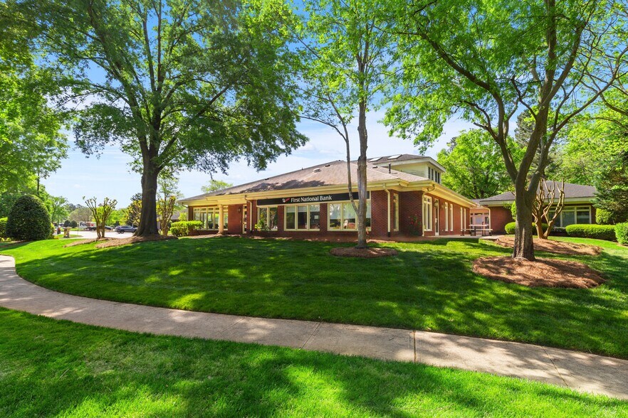 1005 High House Rd, Cary, NC à vendre - Photo du bâtiment - Image 1 de 10