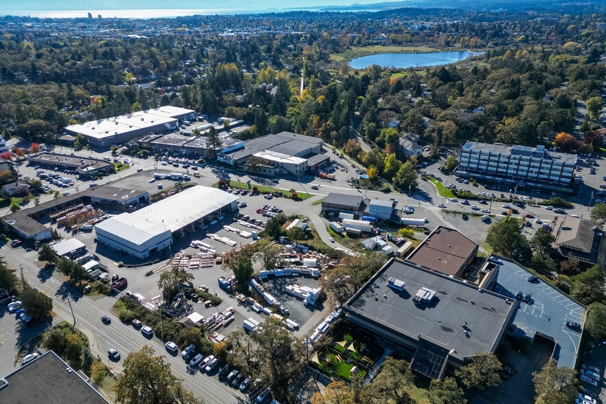 3952 Borden St, Victoria, BC for sale - Building Photo - Image 2 of 7
