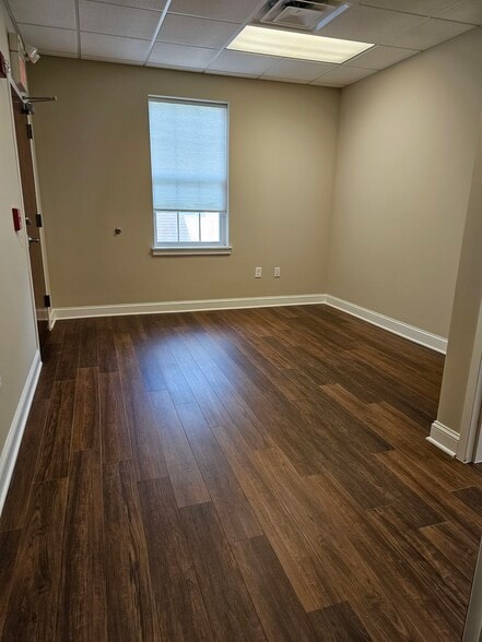 1221 N Church St, Moorestown, NJ for lease - Interior Photo - Image 3 of 17