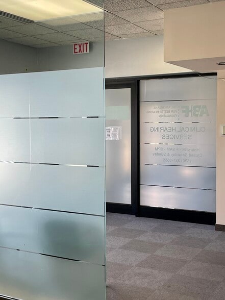 101 Burr Ridge Pky, Burr Ridge, IL for lease - Interior Photo - Image 2 of 5