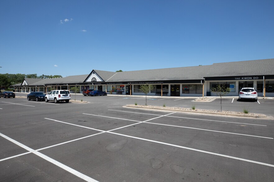 7747-7803 Quivira Rd, Lenexa, KS for lease - Building Photo - Image 2 of 6