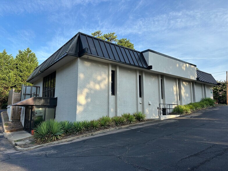 2200 New Bern Ave, Raleigh, NC à vendre - Photo du bâtiment - Image 3 de 18