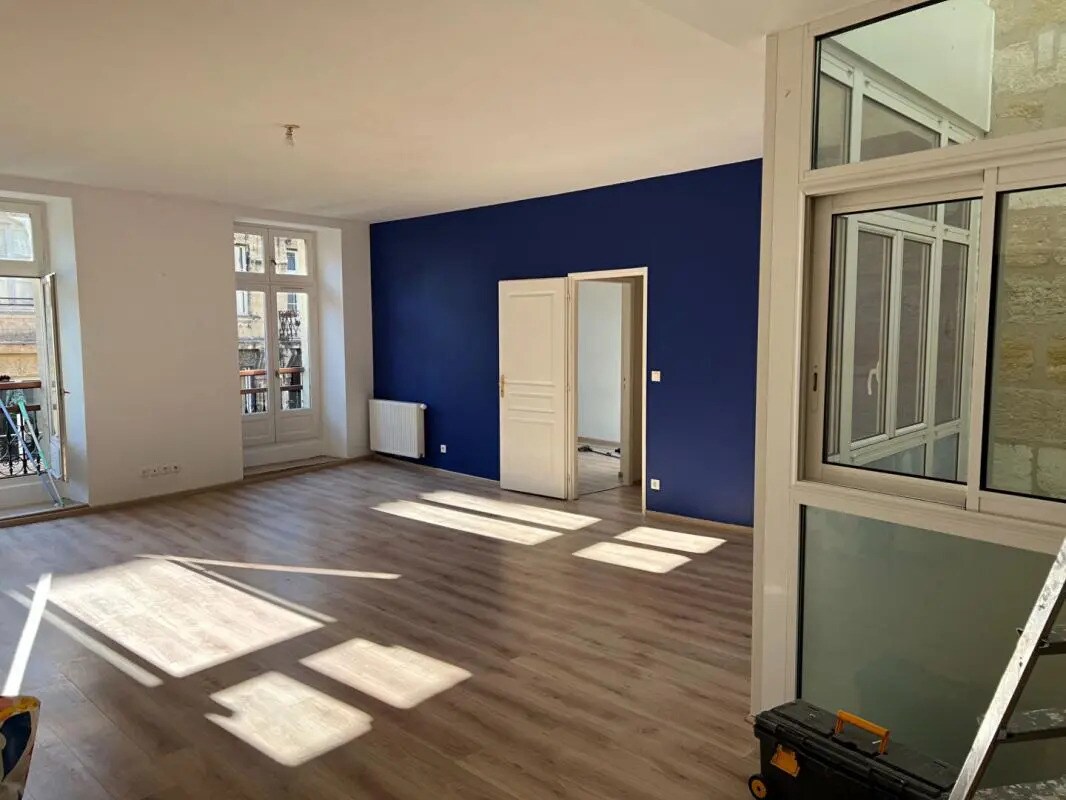 Office in Bordeaux for lease Interior Photo- Image 1 of 6