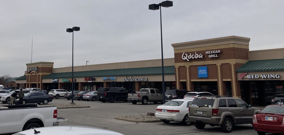 1305 Veterans Pky, Clarksville, IN à louer - Photo du bâtiment - Image 2 de 4