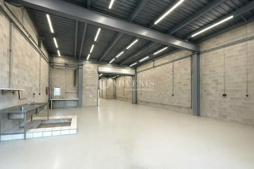 Flex in Bry-sur-Marne for lease - Interior Photo - Image 2 of 7