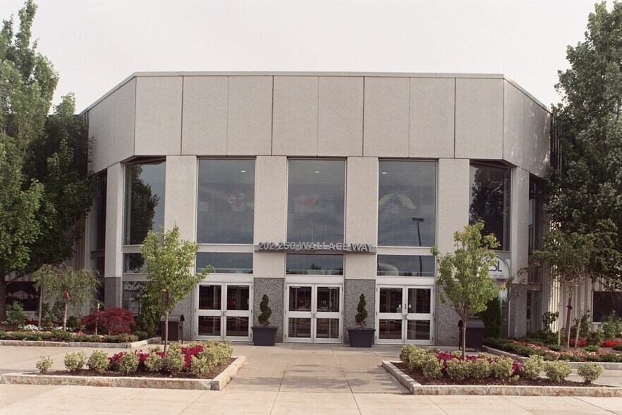 156-250 Wallace Way, Rochester, NY for lease - Building Photo - Image 2 of 4