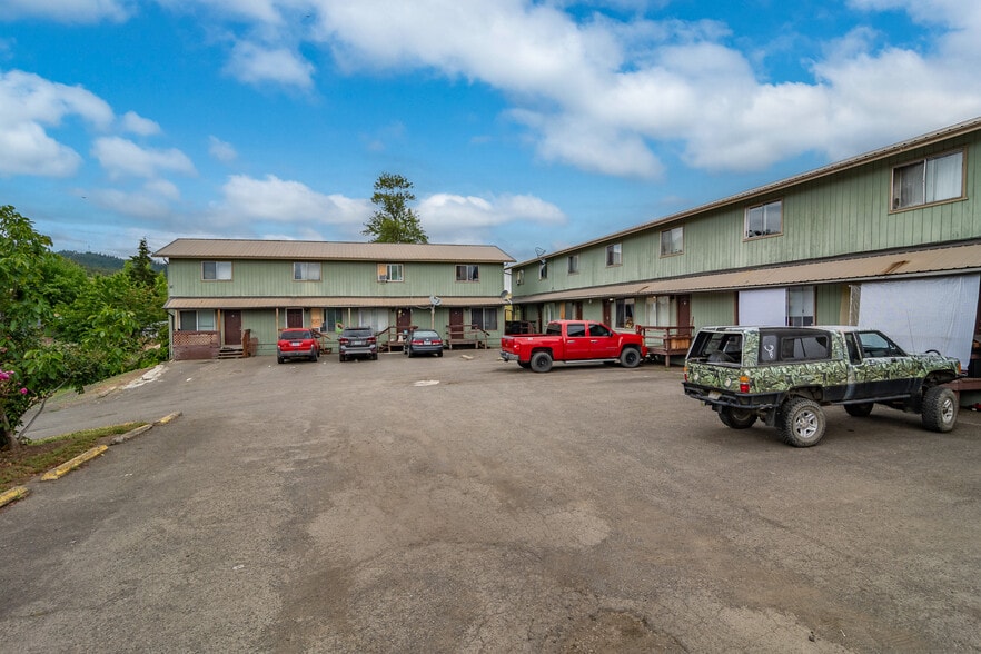 275 NW Rose St, Winston, OR for sale - Building Photo - Image 2 of 5