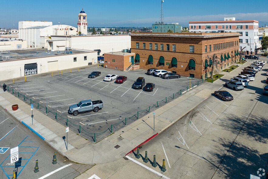 1712 19th St, Bakersfield, CA for lease - Building Photo - Image 3 of 19