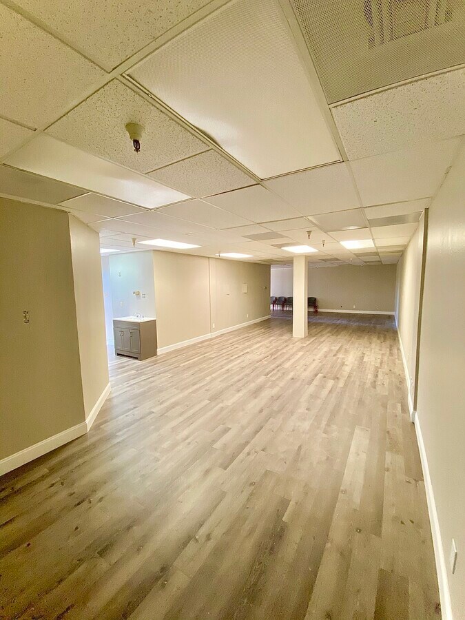 695 Oak Grove Ave, Menlo Park, CA 94025 - Unit 310-320 -  - Interior Photo - Image 2 of 5