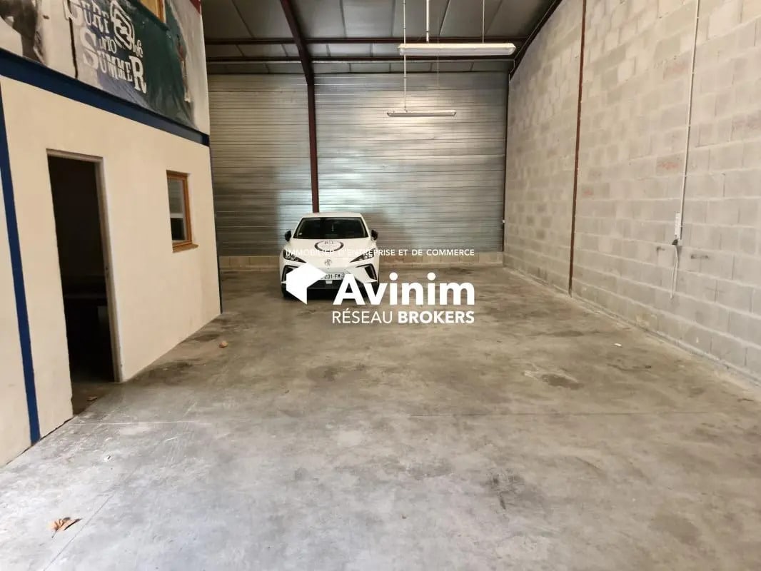 Industrial in Saint-Soupplets for lease Interior Photo- Image 1 of 2