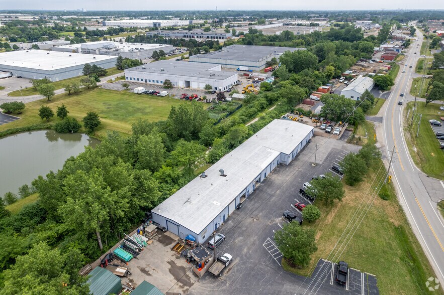 227 E Saint Charles Rd, Carol Stream, IL à louer - Photo du bâtiment - Image 3 de 3